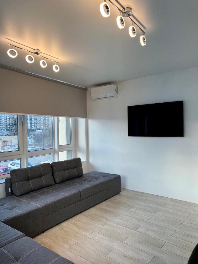 New 3 Rooms Apartment Near The Metro Station Kiev Exterior foto